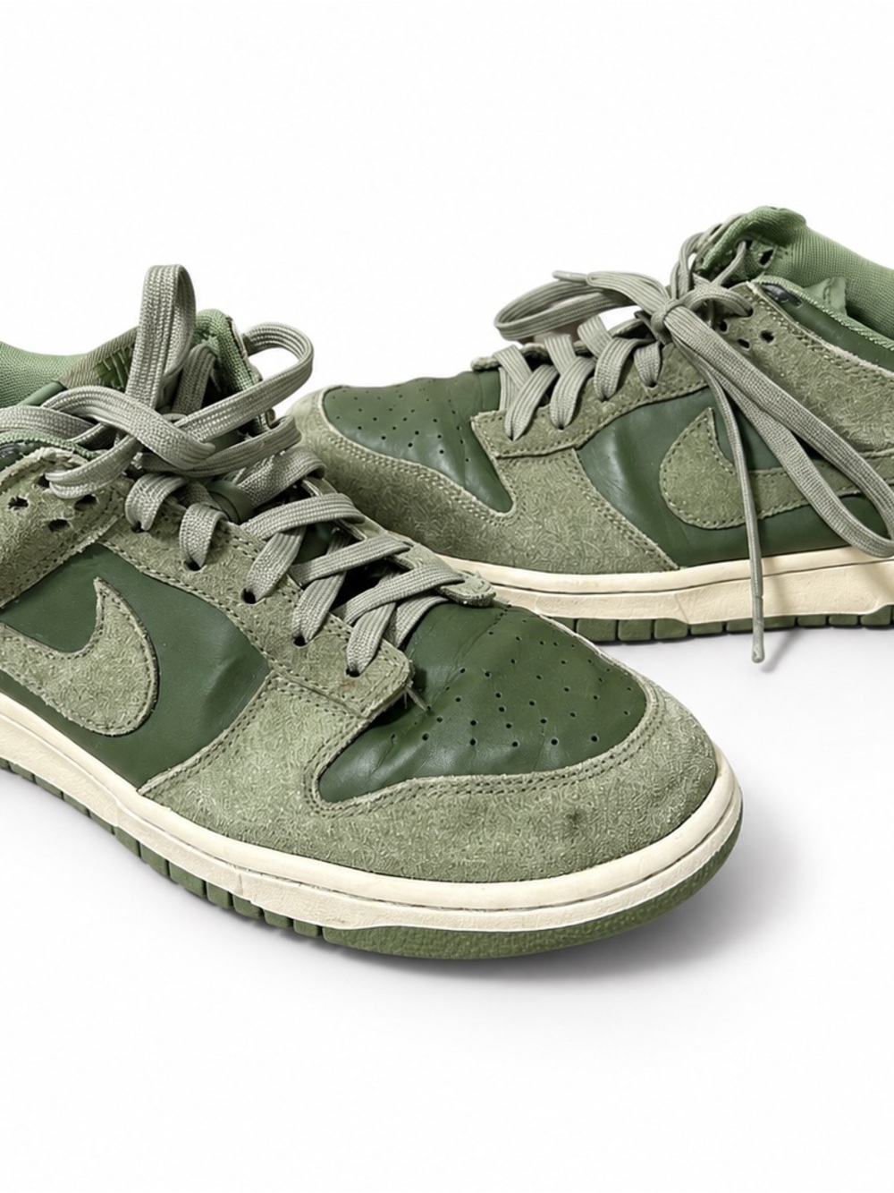 Nike Men’s Olive Green Low-Top Sneakers